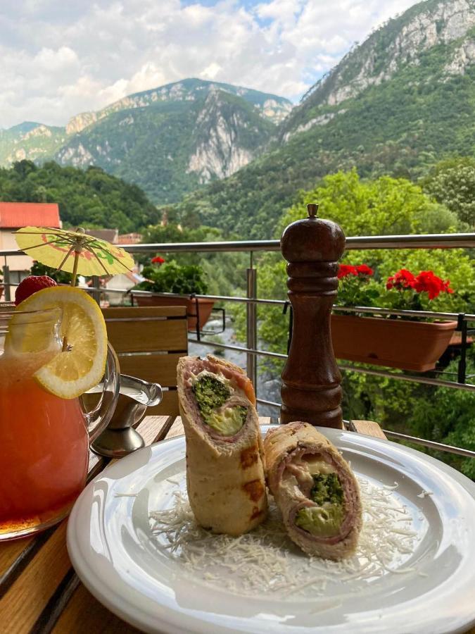 Hotel Holiday Maria Băile Herculane Esterno foto