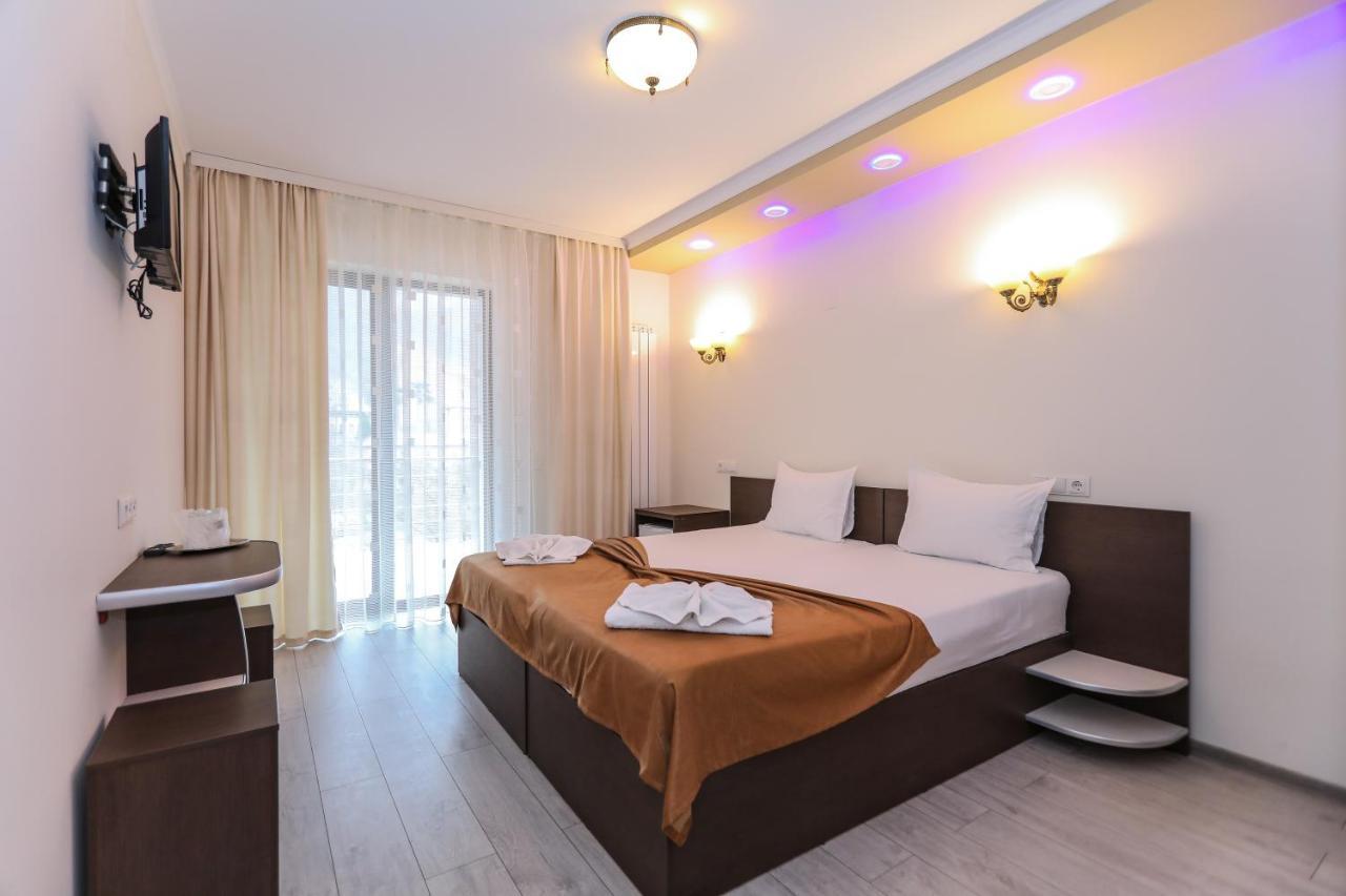 Hotel Holiday Maria Băile Herculane Esterno foto