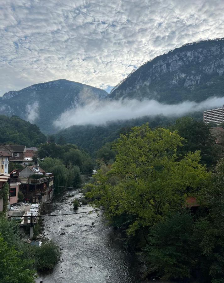 Hotel Holiday Maria Băile Herculane Esterno foto
