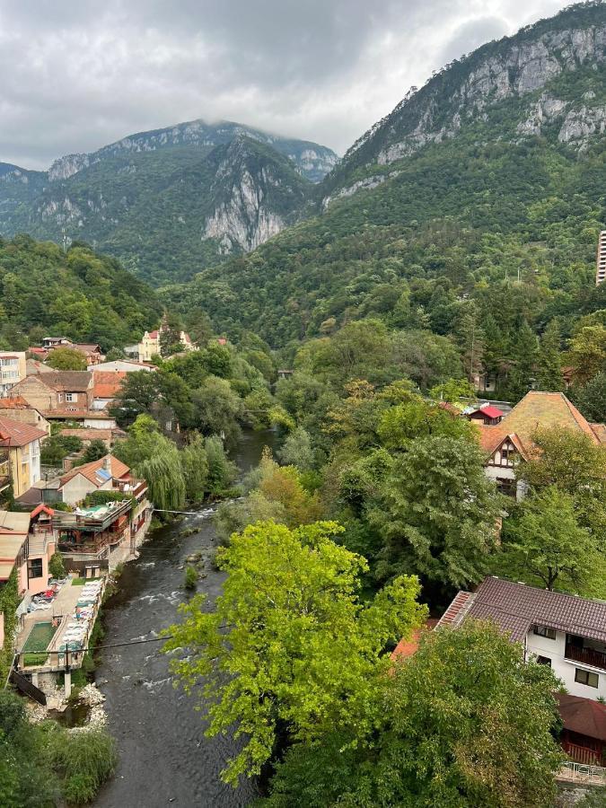 Hotel Holiday Maria Băile Herculane Esterno foto
