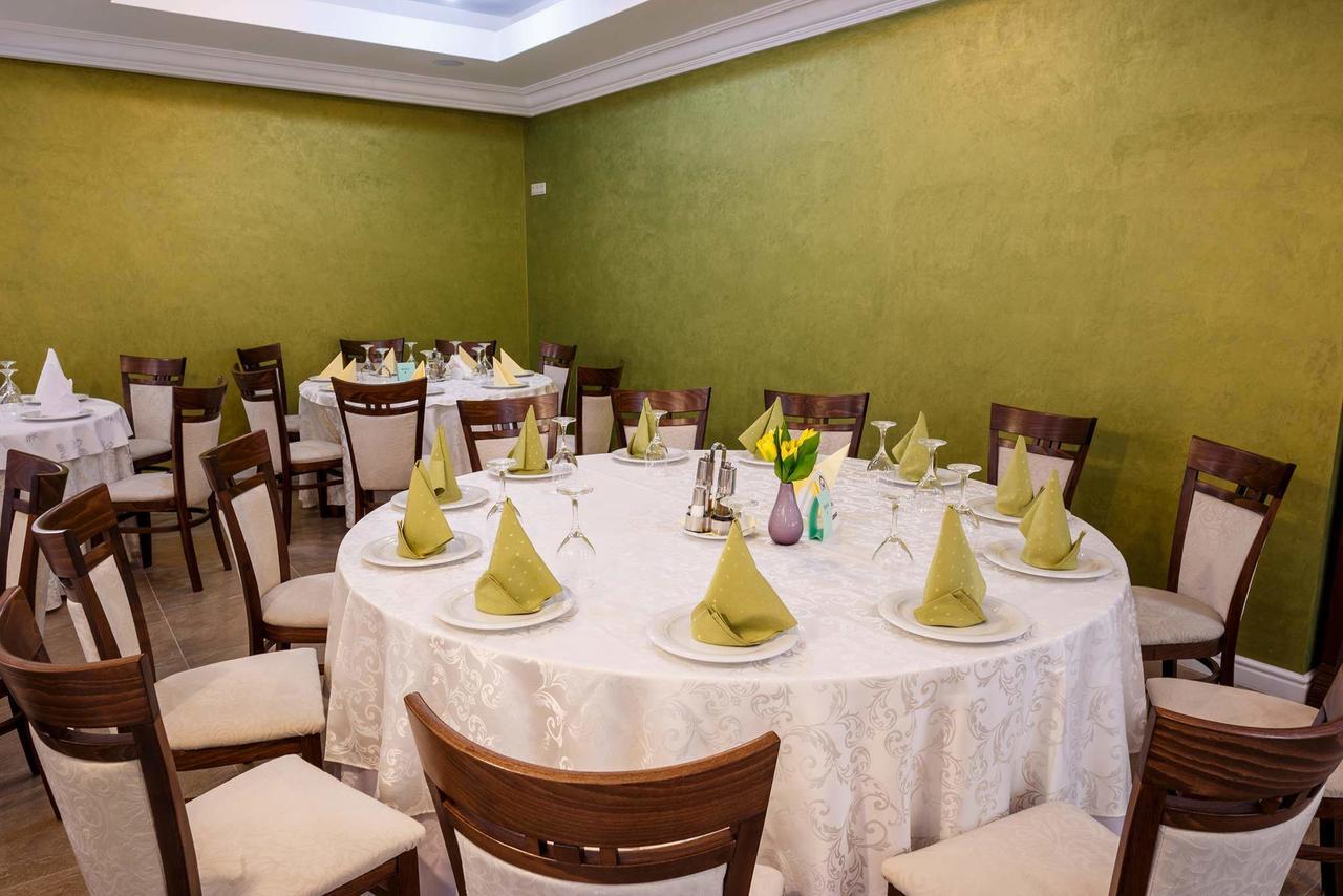 Hotel Holiday Maria Băile Herculane Esterno foto