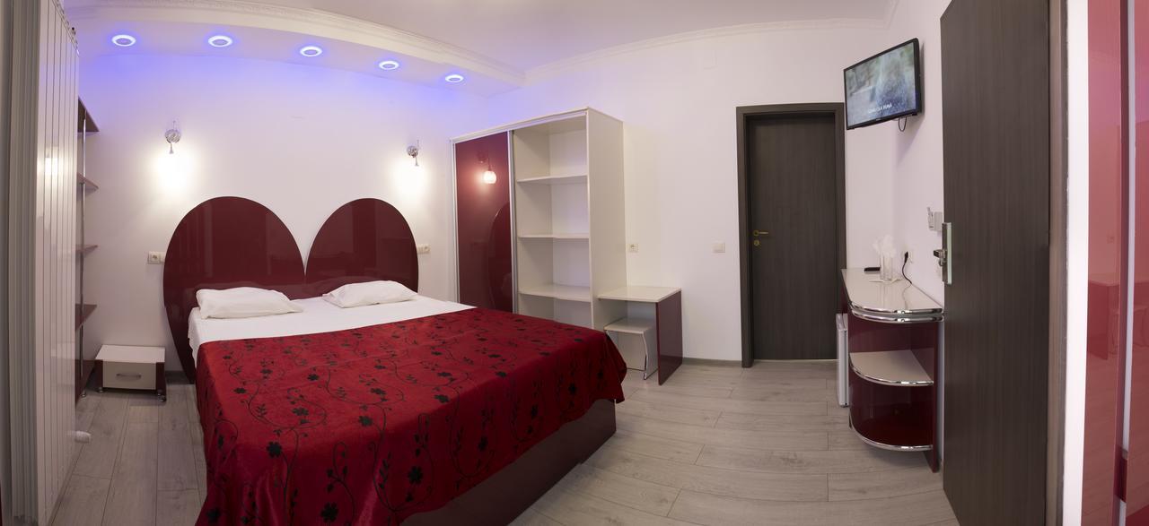 Hotel Holiday Maria Băile Herculane Esterno foto