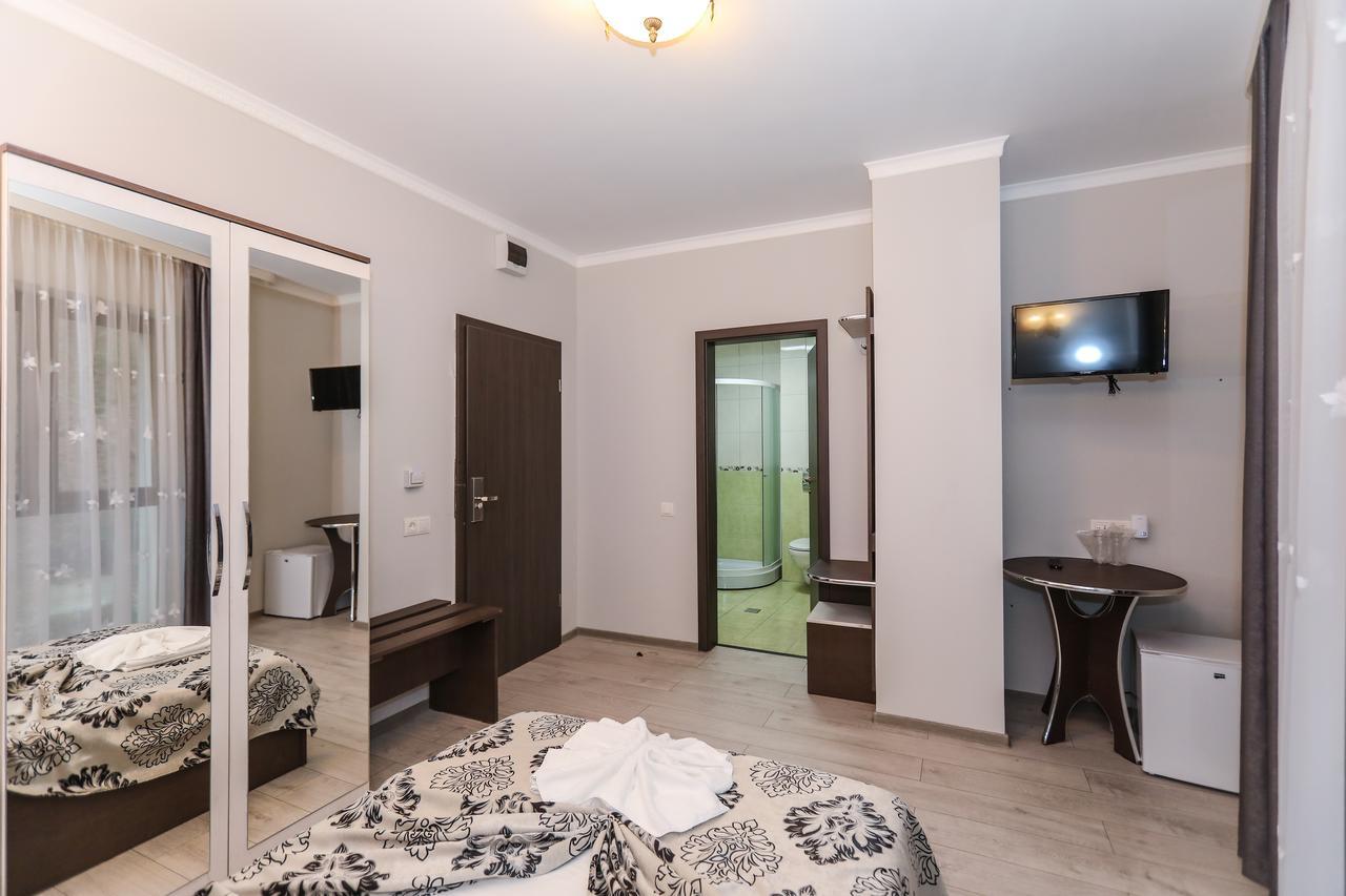 Hotel Holiday Maria Băile Herculane Esterno foto