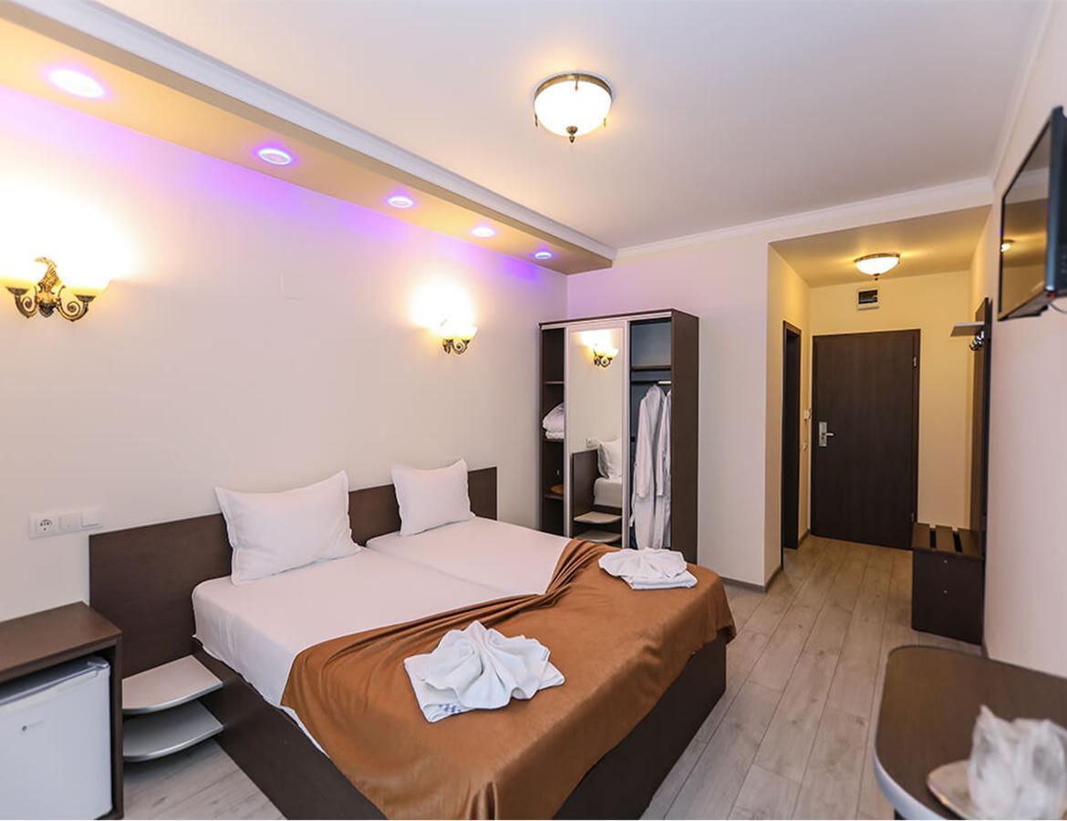 Hotel Holiday Maria Băile Herculane Esterno foto