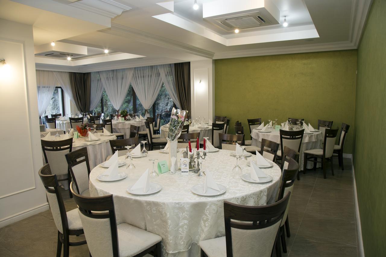 Hotel Holiday Maria Băile Herculane Esterno foto