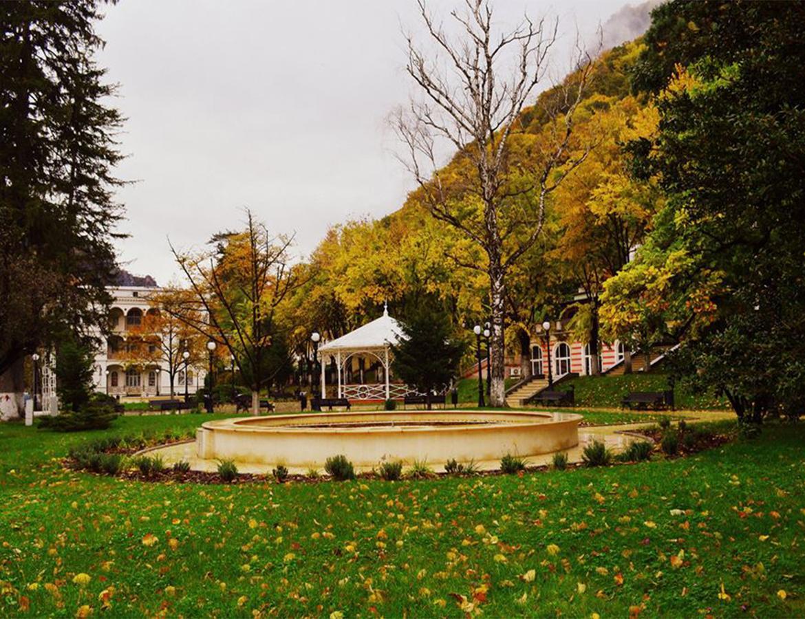 Hotel Holiday Maria Băile Herculane Esterno foto