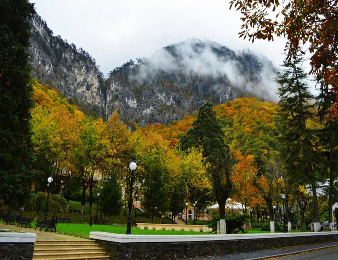 Hotel Holiday Maria Băile Herculane Esterno foto