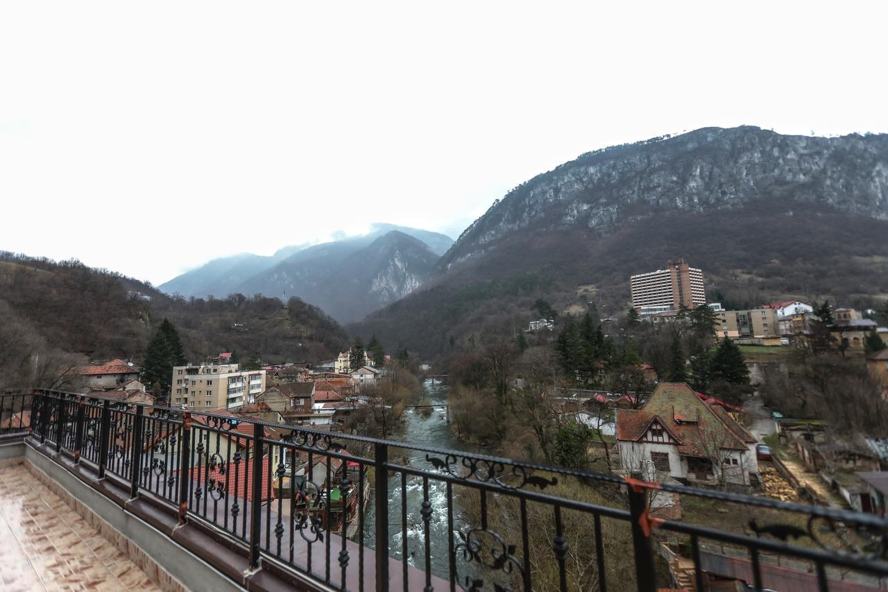 Hotel Holiday Maria Băile Herculane Esterno foto