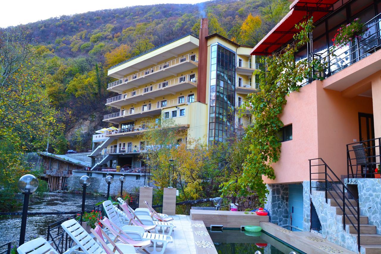 Hotel Holiday Maria Băile Herculane Esterno foto