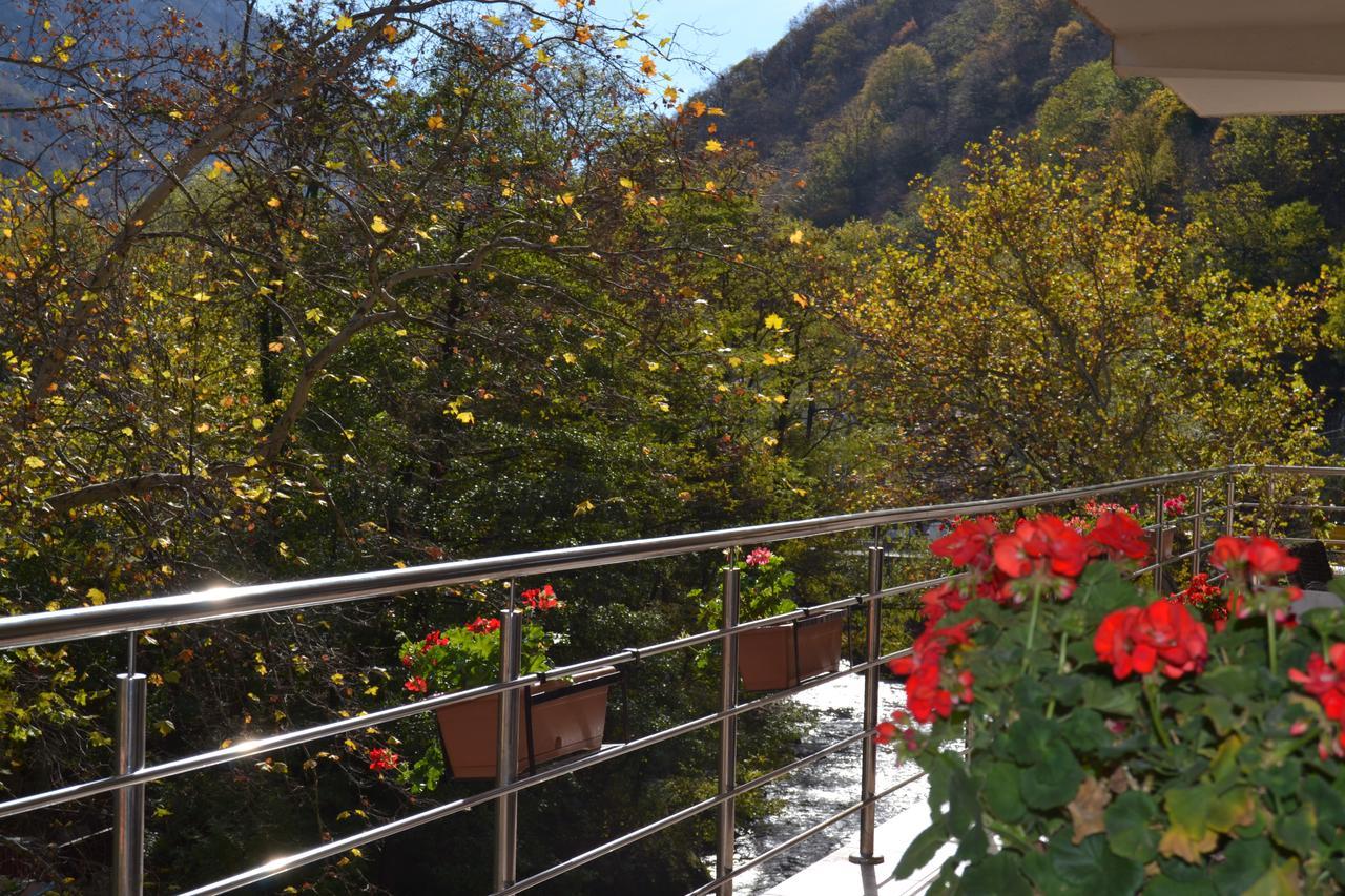 Hotel Holiday Maria Băile Herculane Esterno foto