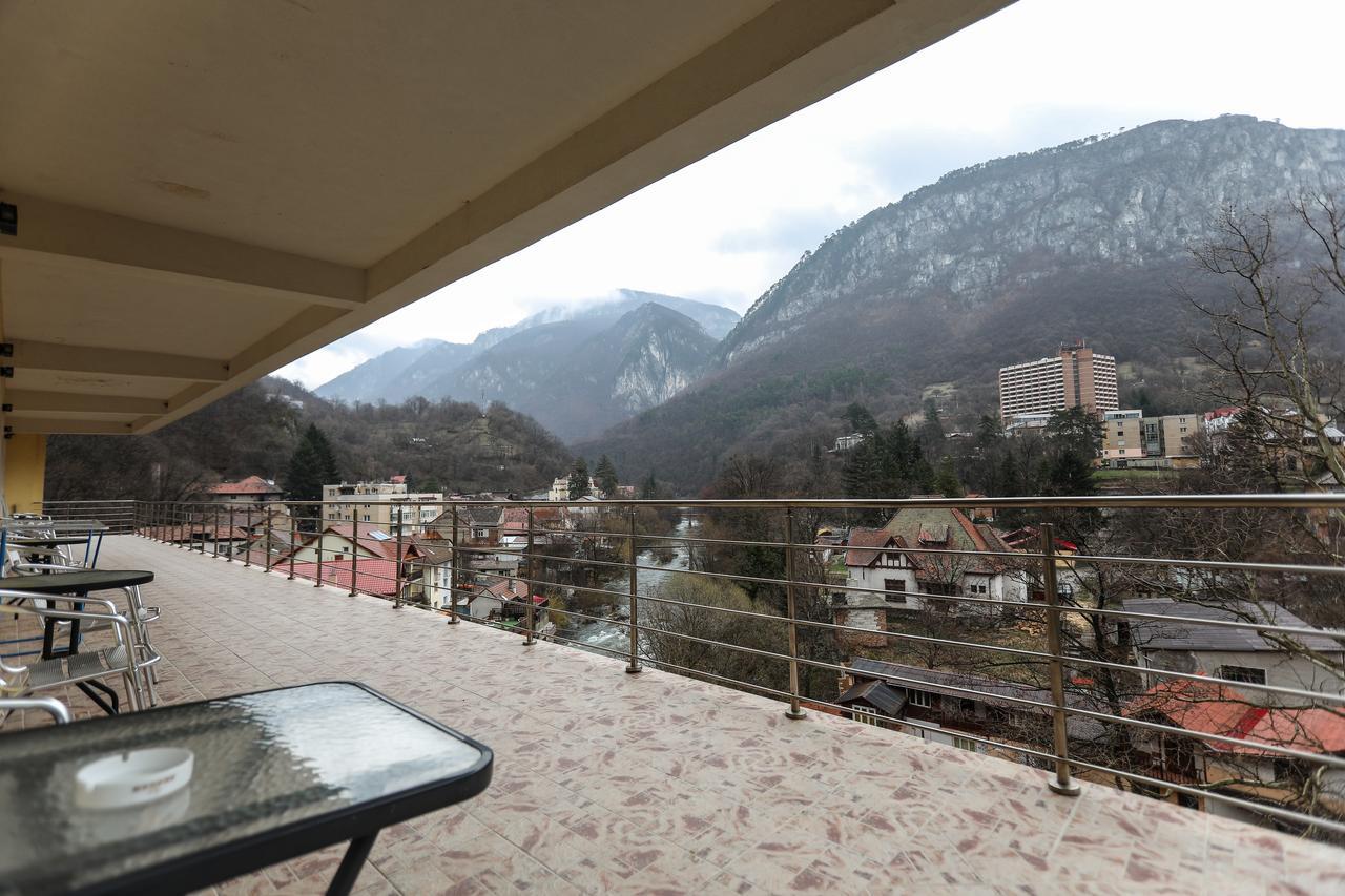 Hotel Holiday Maria Băile Herculane Esterno foto