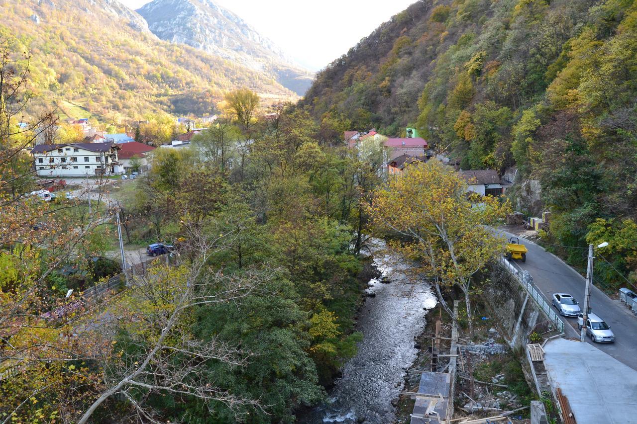 Hotel Holiday Maria Băile Herculane Esterno foto