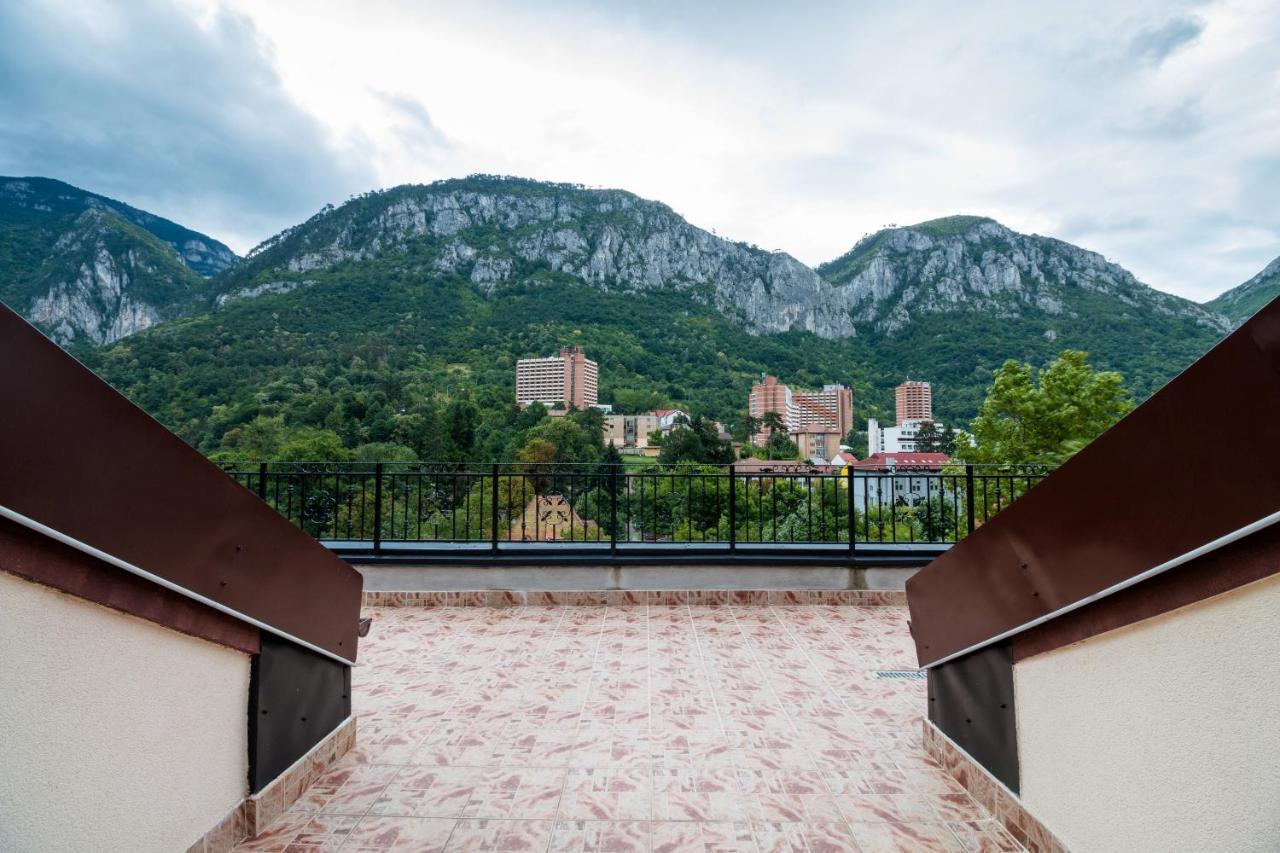 Hotel Holiday Maria Băile Herculane Esterno foto